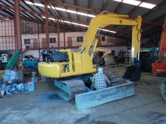 ละอองดาวแทรคเตอร์ ขายรถแบคโฮยี่หัอ KOMATSU PC60-7มือสองเก่าจากนอกสภาพดีราคาถูก พร้อมสำหรับการใช้งาน