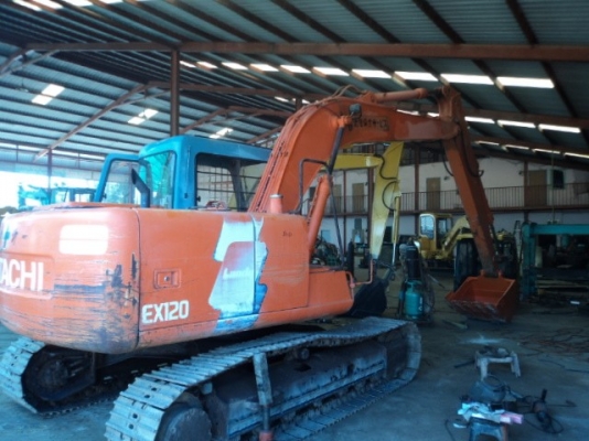 ละอองดาวแทรคเตอร์ ขายรถแบคโฮยี่หัอ HITACHI EX120-3 มือสองเก่าจากนอกสภาพดีราคาถูก พร้อมสำหรับการใช้งาน