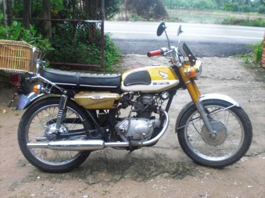 ขาย CB 125 2สีทะเบียนภาษีเต็มพร้อมโอน ขาย CB 125 2สีทะเบียนภาษีเต็มพร้อมโอน