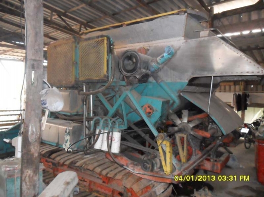 รถเกี่ยวข้าว ปั้มไดกิ้น ปั้นแฝดเบอร์ 21 เครื่อง Isuzu 6HH 210 แรง ตัวเดิน 10HT