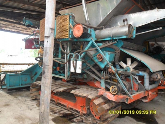 รถเกี่ยวข้าว ปั้มไดกิ้น ปั้นแฝดเบอร์ 21 เครื่อง Isuzu 6HH 210 แรง ตัวเดิน 10HT