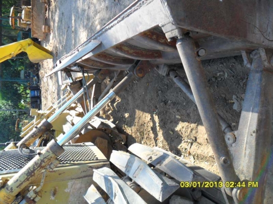 Catterpillar D5B รถแทรคเตอร์ตีนเป้น (รถดันดิน) ช่วงล่างปานกลางขึ้น เครื่องแห้งปั้มแรงดี ไม่มีโหลด เชิญ