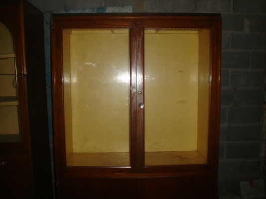 หลินรัชดา 081-585-6957 ตู้กระจกใสใส่เสื้อผ้าไม้สัก 5500บาท