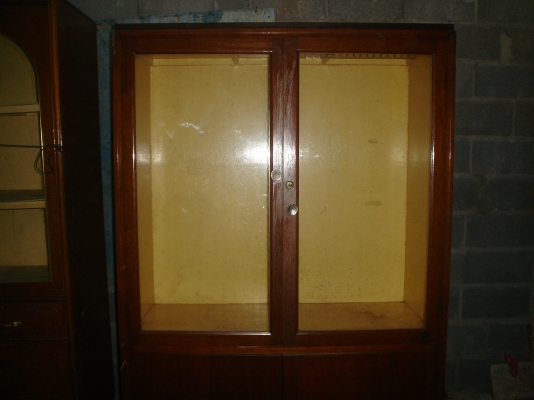 หลินรัชดา 081-585-6957 ตู้กระจกใสใส่เสื้อผ้าไม้สัก 5500บาท