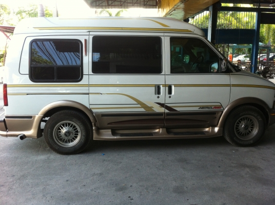 ขาย  รถตู้  cheverolet  astro vip  สีขาว  สนใจโทร  0864583769 be