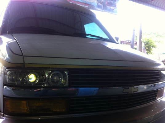 ขาย  รถตู้  cheverolet  astro vip  สีขาว  สนใจโทร  0864583769 be