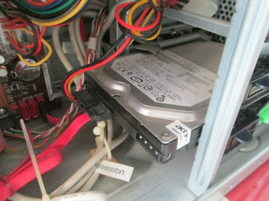 Acer Socket 775  cpu 3.0 GHz HDD 160 GB/SATA Ram 2 GB/DDR 2 VGA 512 MB/PCI DVD RW.LT ลง windown พร้อมใช้ครับ