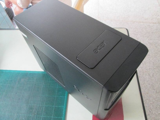 Acer Socket 775  cpu 3.0 GHz HDD 160 GB/SATA Ram 2 GB/DDR 2 VGA 512 MB/PCI DVD RW.LT ลง windown พร้อมใช้ครับ