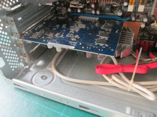 Acer Socket 775  cpu 3.0 GHz HDD 160 GB/SATA Ram 2 GB/DDR 2 VGA 512 MB/PCI DVD RW.LT ลง windown พร้อมใช้ครับ