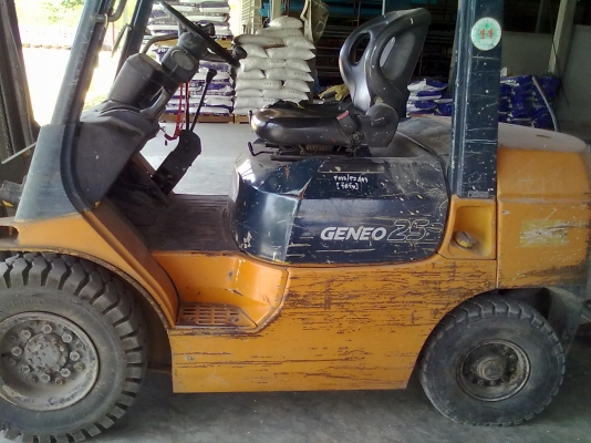 ต้องการขายรถโฟร์คลิฟ โตโยต้า 2.5 ตัน รุ่น 7 เสาสูง 4 เมตร