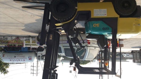 ขายรถ komatsu ขนาด 3 ตัน รุ่น 12