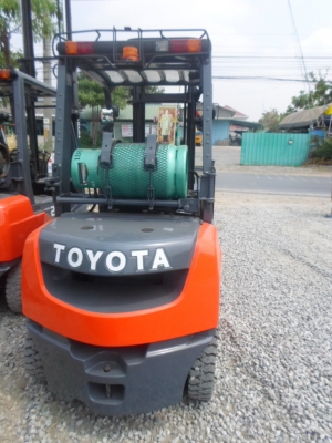 ขายรถฟอล์คลิฟท์ Toyota รุ่น 8FG25 ติดแก๊ส LPG สภาพสวย