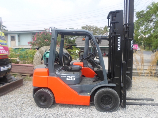 ขายรถฟอล์คลิฟท์ Toyota รุ่น 8FG25 ติดแก๊ส LPG สภาพสวย
