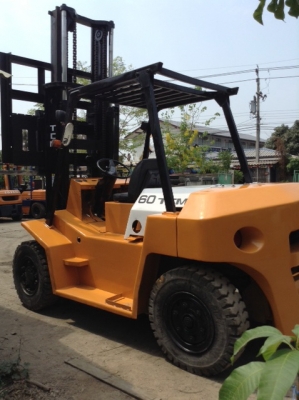 +++ ขายรถโฟล์คลิฟท์  T.C.M. FD60-Z4  *** ราคาพิเศษ *** เครื่องยนต์ดีเซล  เกียร์ออโตเมติค  เสา 3,300  มม.  งา  1,800  มม.  ล้อหน้าคู่  ยางตัน  6 ล้อ  *** รถสภาพดีพร้อมใช้งาน  รายละเอียดคุยได้ครับ ***