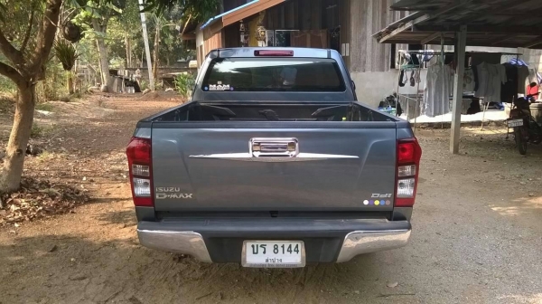 อีซูซุดีแมก ปี2013สีเทา แค๊ปเปิดได้ ประกันชั้น1 สภาพดีมาก ขายดาวน์270000บาท ผ่อน5557*46งวด TEL.0837660111