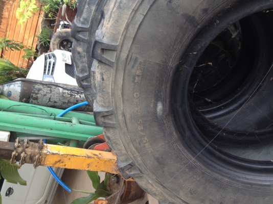 ยางรถตักเรเดียนมือสอง ยางรถตักเรเดียนมือสอง