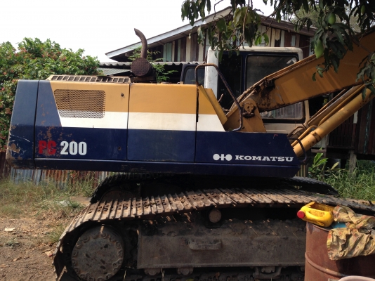 ขายKOMATSU PC 200-5 ซีเรียลสูง ช่วงล่างแน่น ไฟฟ้าครบ มีเล่ม สภาพพร้อมใช้