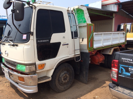 ต้องการขายรถบรรทุกหกล้อดั้ม