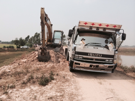 ต้องการขายรถบรรทุกหกล้อดั้ม