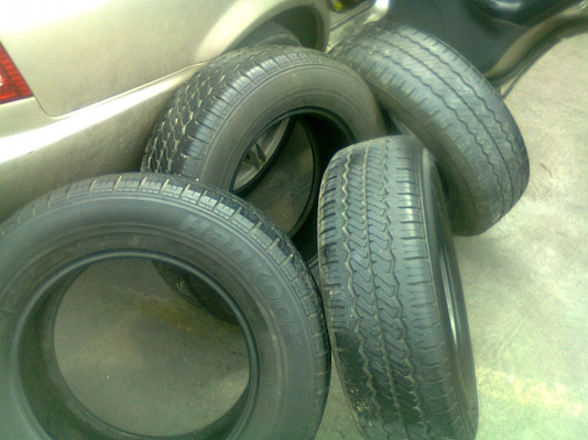 hankook  RADIAL RA08  มี ชุด 4 เส้น โทร.081-427-3941