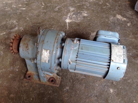 ขายมอเตอร์เกียร์ Cycro drive Sumitomo ขนาด 1/3 HP. 380 V อัตราทด 1:121 เพลาออกประมาณ 11 รอบต่อนาที แรงบิดเยอะ สภาพสวย วิ่งนิ่ม พร้อมใช้งาน