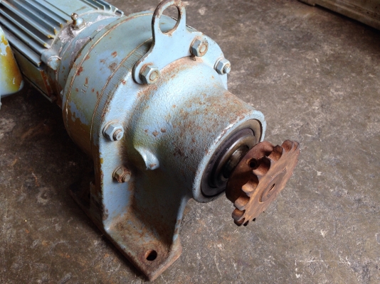 ขายมอเตอร์เกียร์ Cycro drive Sumitomo ขนาด 1/3 HP. 380 V อัตราทด 1:121 เพลาออกประมาณ 11 รอบต่อนาที แรงบิดเยอะ สภาพสวย วิ่งนิ่ม พร้อมใช้งาน