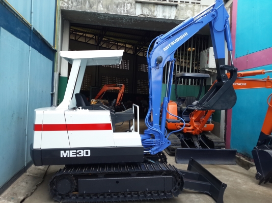 รถขุด MITSUBISHI รุ่น ME30 แทร็กเหล็ก  มือสองญี่ปุ่น