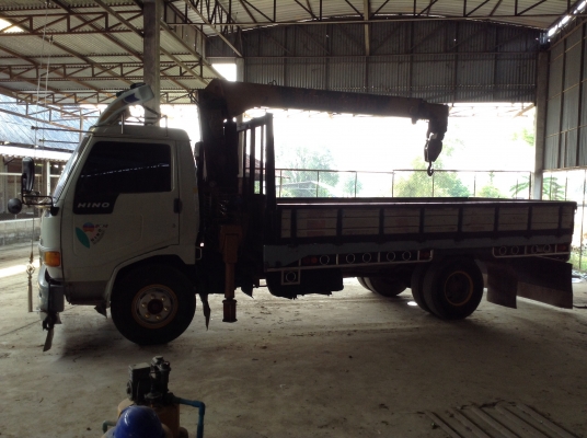 ขาย 6 ล้อ ติดเครน 3 ตัน 3 ปลอก FB2W รถออกห้างมือเดียวปี 38 เครื่องไม่เคยแกะ คัสซีสวยตลอดเส้น ยางเต็ม ทะเบียนเต็มพร้อมโอน