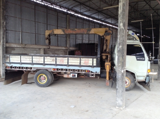 ขาย 6 ล้อ ติดเครน 3 ตัน 3 ปลอก FB2W รถออกห้างมือเดียวปี 38 เครื่องไม่เคยแกะ คัสซีสวยตลอดเส้น ยางเต็ม ทะเบียนเต็มพร้อมโอน