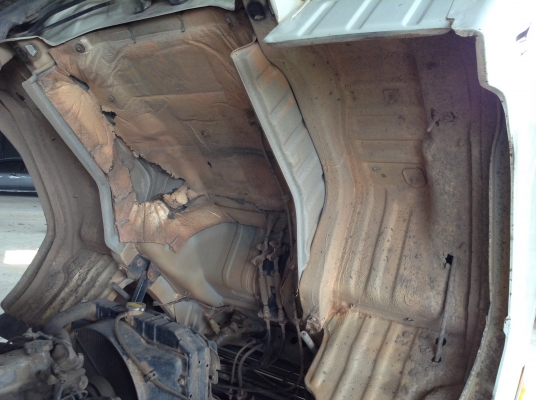 ขาย 6 ล้อ ติดเครน 3 ตัน 3 ปลอก FB2W รถออกห้างมือเดียวปี 38 เครื่องไม่เคยแกะ คัสซีสวยตลอดเส้น ยางเต็ม ทะเบียนเต็มพร้อมโอน