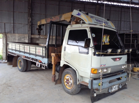 ขาย 6 ล้อ ติดเครน 3 ตัน 3 ปลอก FB2W รถออกห้างมือเดียวปี 38 เครื่องไม่เคยแกะ คัสซีสวยตลอดเส้น ยางเต็ม ทะเบียนเต็มพร้อมโอน