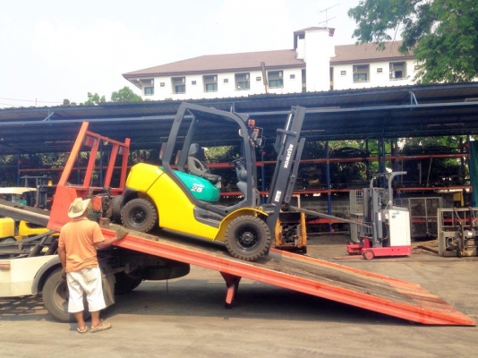 *** ส่งลูกค้า จังหวัดนครสวรรค์ ค่า *** KOMATSU FD25T-15,FG25T-16 เสา 3 เมตร จำนวน 2 คัน : ต้องการสินค้าแบบเดียวกันนี้ ติดต่อได้ที่ 083-062-0223 ^^