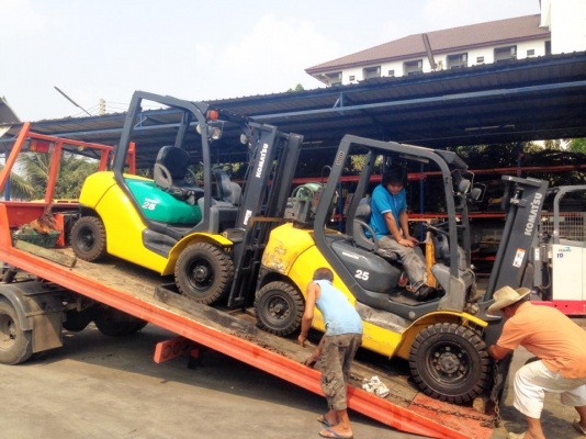 *** ส่งลูกค้า จังหวัดนครสวรรค์ ค่า *** KOMATSU FD25T-15,FG25T-16 เสา 3 เมตร จำนวน 2 คัน : ต้องการสินค้าแบบเดียวกันนี้ ติดต่อได้ที่ 083-062-0223 ^^