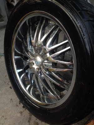 ขายล้อขอบ20 6รุ พร้อมยาง ถูกๆครับ ขายล้อขอบ20 6รุ พร้อมยาง ถูกๆครับ