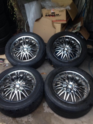 ขายล้อขอบ20 6รุ พร้อมยาง ถูกๆครับ