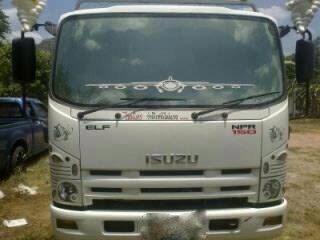 รถอีซูซุ 6 ล้อดั้ม 150 แรงม้า. ปี 52  ( รถวิ่ง 3x,xxx กม. )   สนใจติดต่อ 081 - 6079515