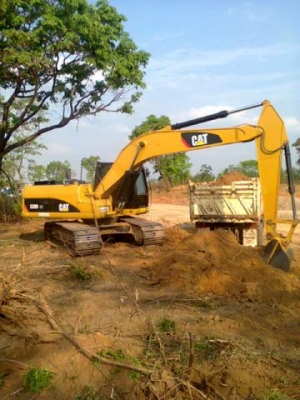 ขายด่วนรถแบคโฮCATกะบอกดําปี56ทํางาน1200ชั่วโมง