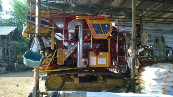 ขายรถเกี่ยวข้าว จ้าวช้างปี่ 49 พร้อมเทรนเลอร์ hino สองเพลา ขายรถเกี่ยวข้าว จ้าวช้างปี่ 49 พร้อมเทรนเลอร์ hino สองเพลา