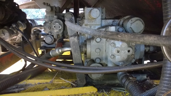 ขายรถเกี่ยวข้าว จ้าวช้างปี่ 49 พร้อมเทรนเลอร์ hino สองเพลา ขายรถเกี่ยวข้าว จ้าวช้างปี่ 49 พร้อมเทรนเลอร์ hino สองเพลา