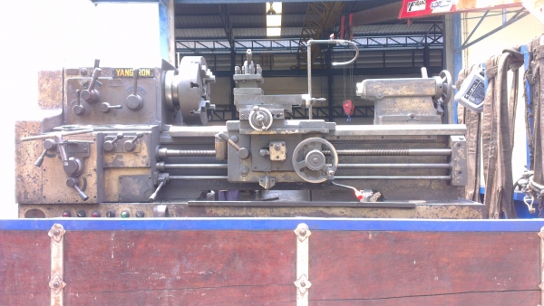 Sell> Lathe แท่นกลึงมือสอง Yang Iron 850G. 5.5 ฟุต 4 เพลา มีเบลค รุ่นหนักครับ หนักจริงๆ เครน 3 ตัน ยังไม่ค่อยจะไหวเลยครับ เครื่องทำงานอยู่เลยครับ