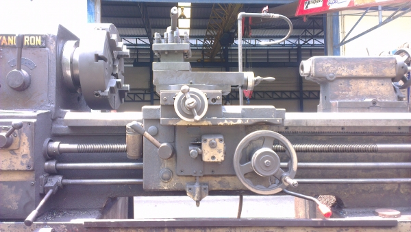 Sell> Lathe แท่นกลึงมือสอง Yang Iron 850G. 5.5 ฟุต 4 เพลา มีเบลค รุ่นหนักครับ หนักจริงๆ เครน 3 ตัน ยังไม่ค่อยจะไหวเลยครับ เครื่องทำงานอยู่เลยครับ