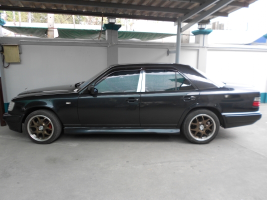 Mercedes-Benz W124 Yakuza