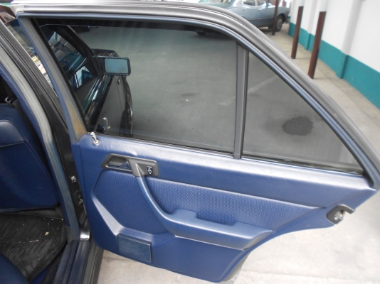 Mercedes-Benz W124 Yakuza