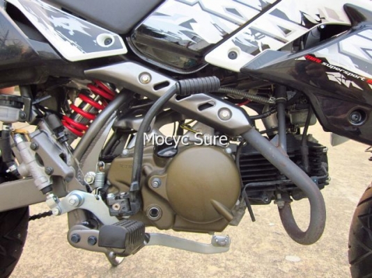 Kawasaki KSR สีขาวดำ สตาร์ทมือ  ตัวท๊อป ล้อแม็กซ์   ปี 56