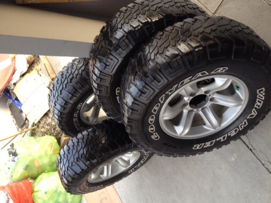 ขายแม็กพร้อมยางครับ ขายแม็กพร้อมยางครับ