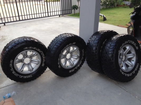 ขายแม็กพร้อมยางครับ