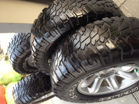 ขายแม็กพร้อมยางครับ ขายแม็กพร้อมยางครับ