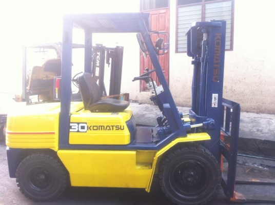 ขายด่วน Komatsu รุ่น 11 FD30 เสา 3 เมตร เกียร์ Auto