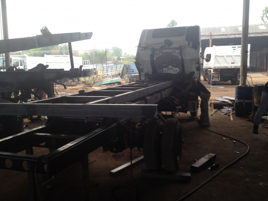 รีบจองเลยครับ HINO MEGA จะทำกระบะมิเนียมครับ สเปคกระบะ ยาว 5.20 เมตร สูง 1.70 เมตร กว้าง 2.25เมตร เครื่อง JO8C  210 แรงหัวนอกครับ ยาง 825 ขอบ 16 นิ้วครับ พร้อมเล่มทะเบียนครับ