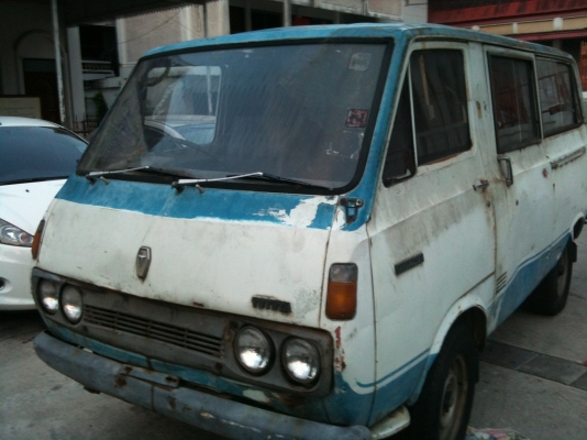 ลดราคารถตู้โตโยต้า Hiace RH11 เครื่อง 12R เกียร์คอ เครื่องติดสีขาวฟ้าเดิมแห้งบาง